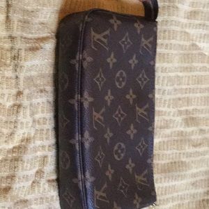 Louis Vuitton Pochette Plus longer strap